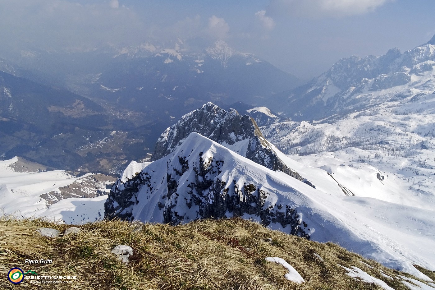 68 Pareti rocciose del versante nord dell'anticima .JPG -                                